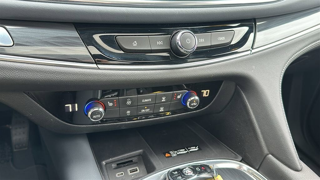 2023 Buick Enclave Essence