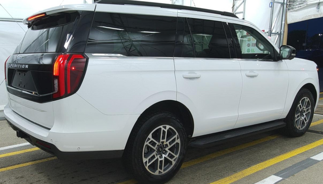 2025 Ford Expedition Active 202A/ROOF