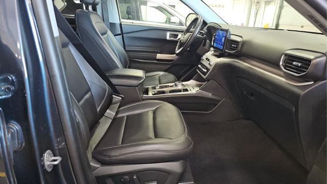 2023 Ford Explorer XLT 202A