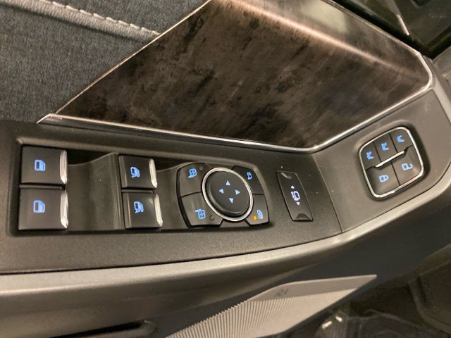 2025 Ford F-250SD Lariat BLACK APPEARANCE