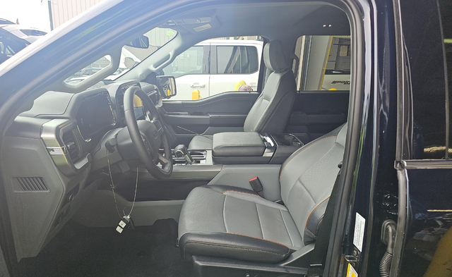 2025 Ford F-150 Lariat CHROME PACKAGE