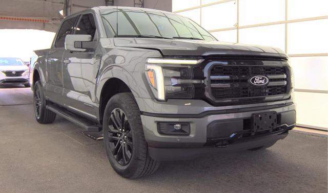 2025 Ford F-150 Lariat BLACK APPEARANCE PACKAGE