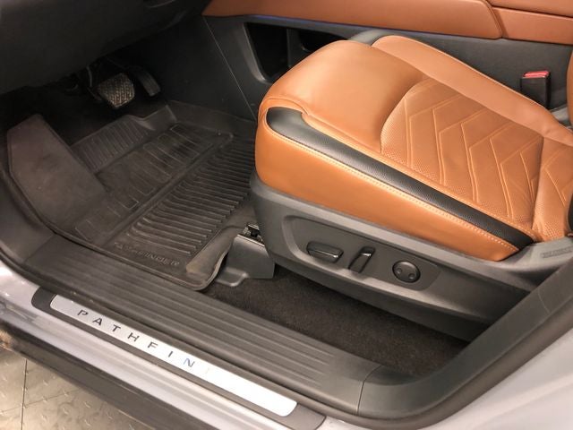 2023 Nissan Pathfinder Platinum BUCKETS