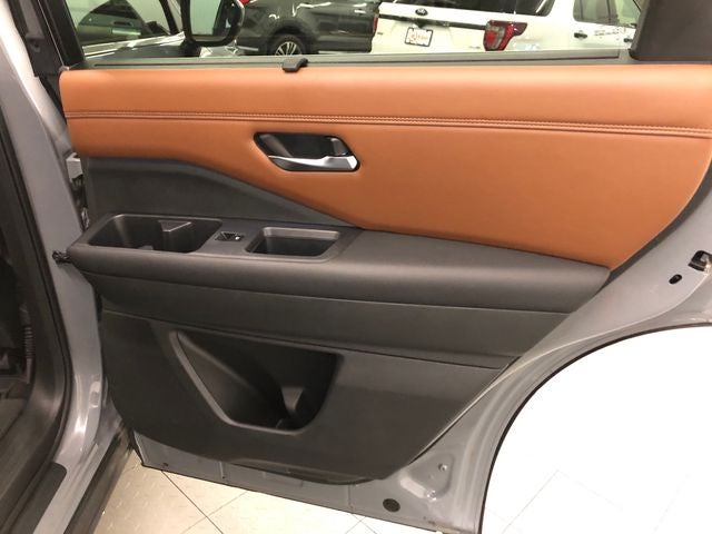 2023 Nissan Pathfinder Platinum BUCKETS