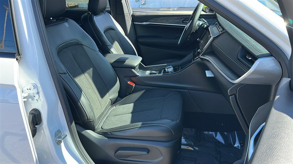 2027 Jeep Grand Cherokee GRAND CHEROKEE LAREDO ALTITUDE 4X4