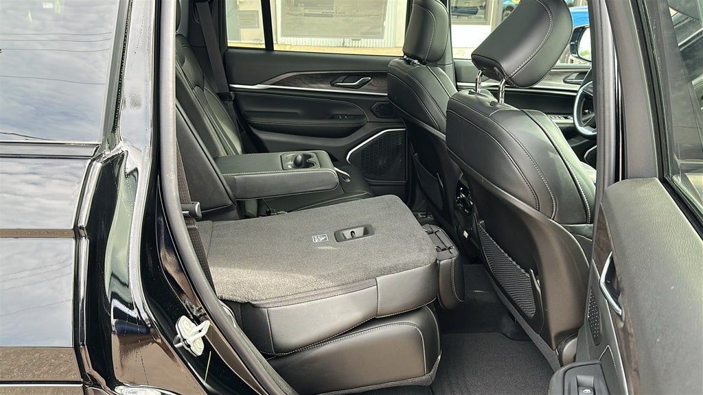 2027 Jeep Grand Cherokee GRAND CHEROKEE LIMITED RESERVE 4X4