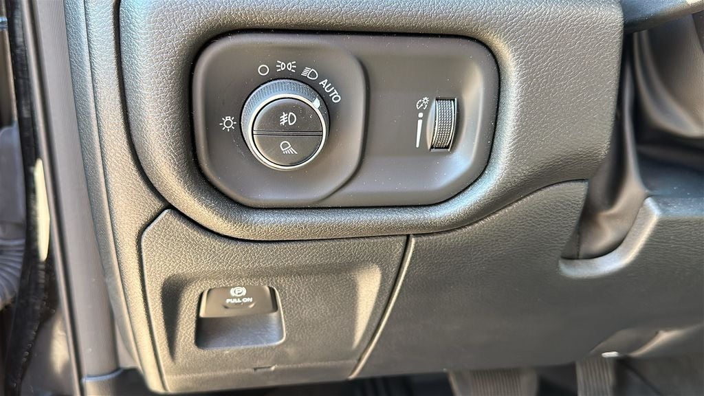 2024 RAM 1500 Tradesman Crew Cab 4x4 5'7' Box