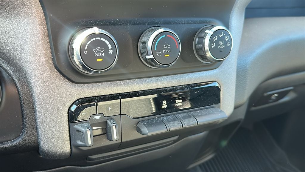 2024 RAM 1500 Tradesman Crew Cab 4x4 5'7' Box