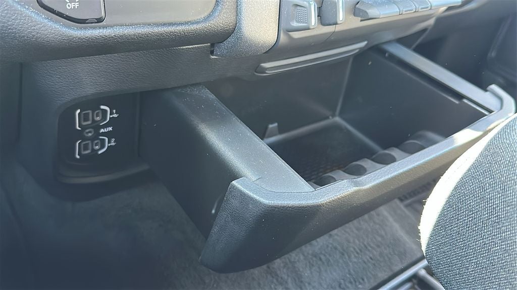 2024 RAM 1500 Tradesman Crew Cab 4x4 5'7' Box