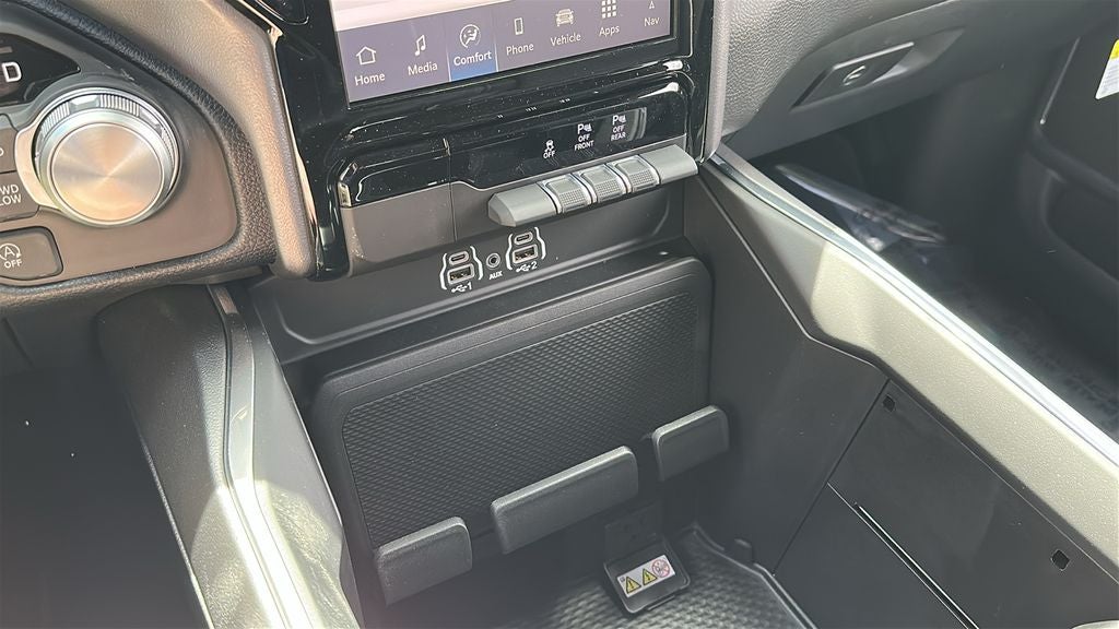 2026 RAM 1500 Laramie Crew Cab 4x4 5'7' Box