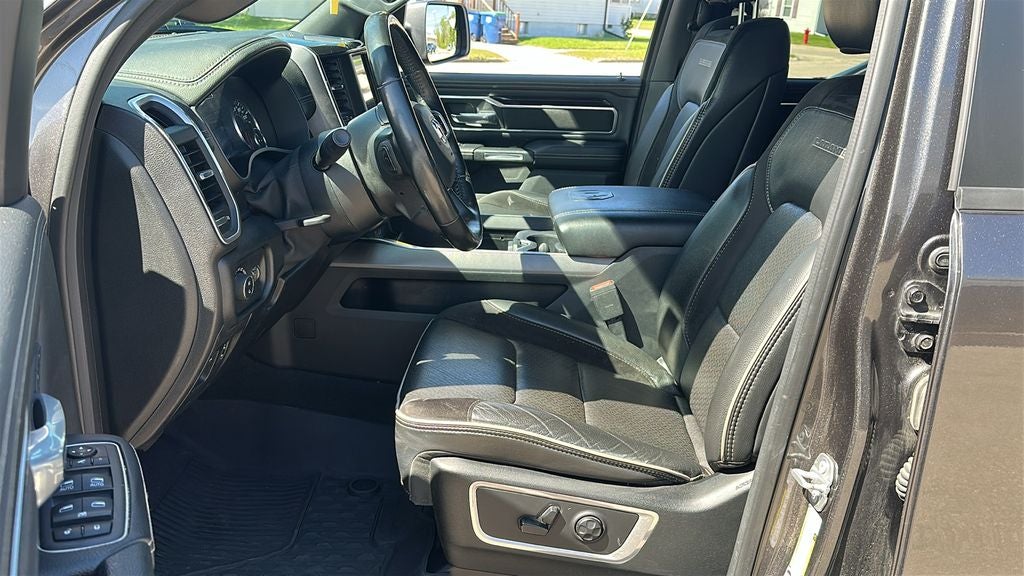2020 RAM 1500 Laramie Crew Cab 4x4 5'7' Box