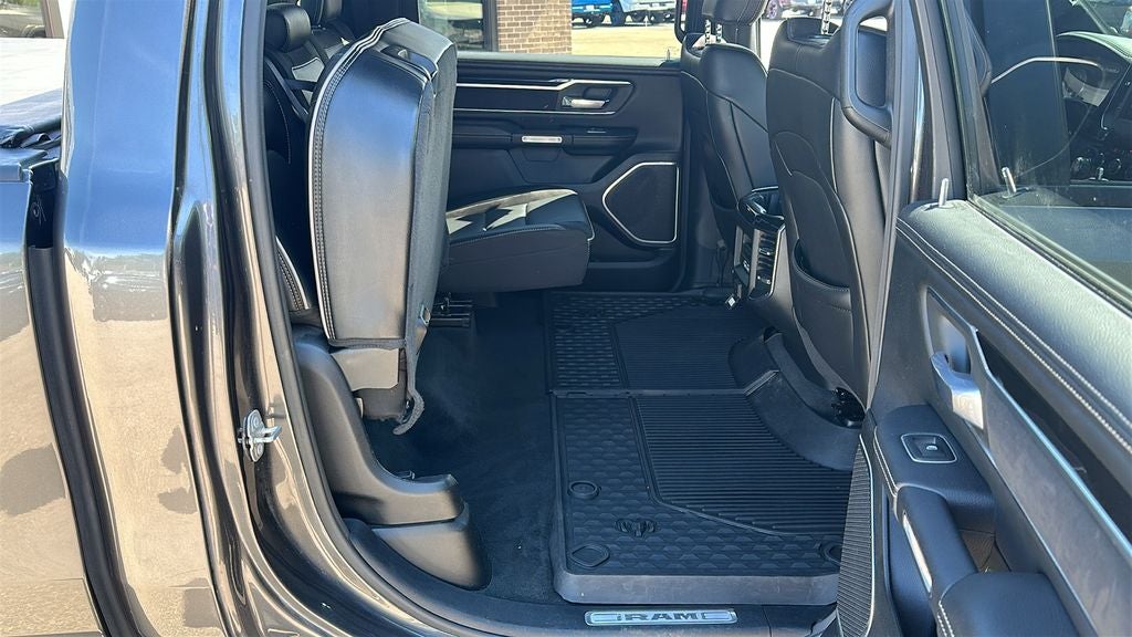 2020 RAM 1500 Laramie Crew Cab 4x4 5'7' Box