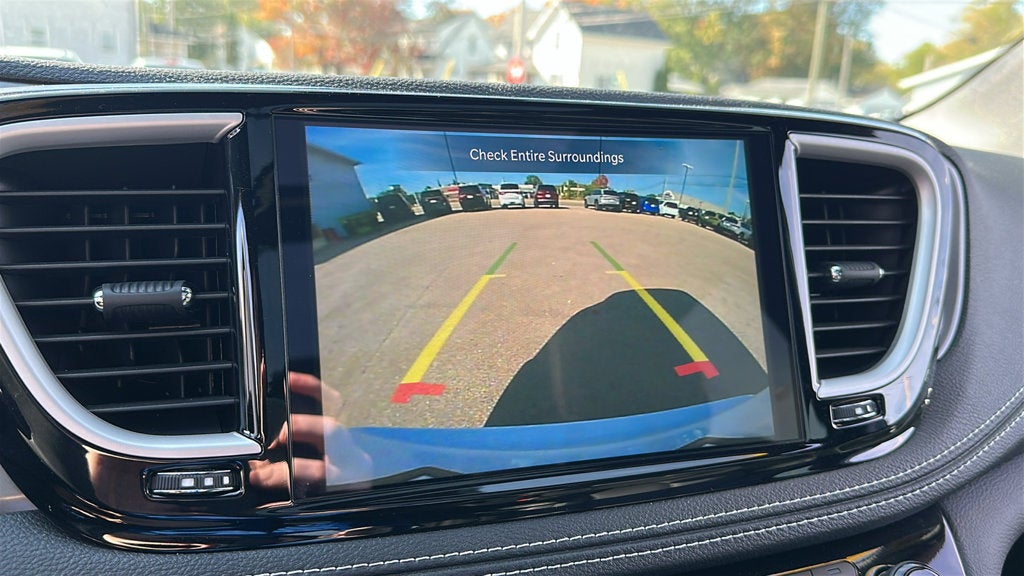 2025 Chrysler Pacifica Select