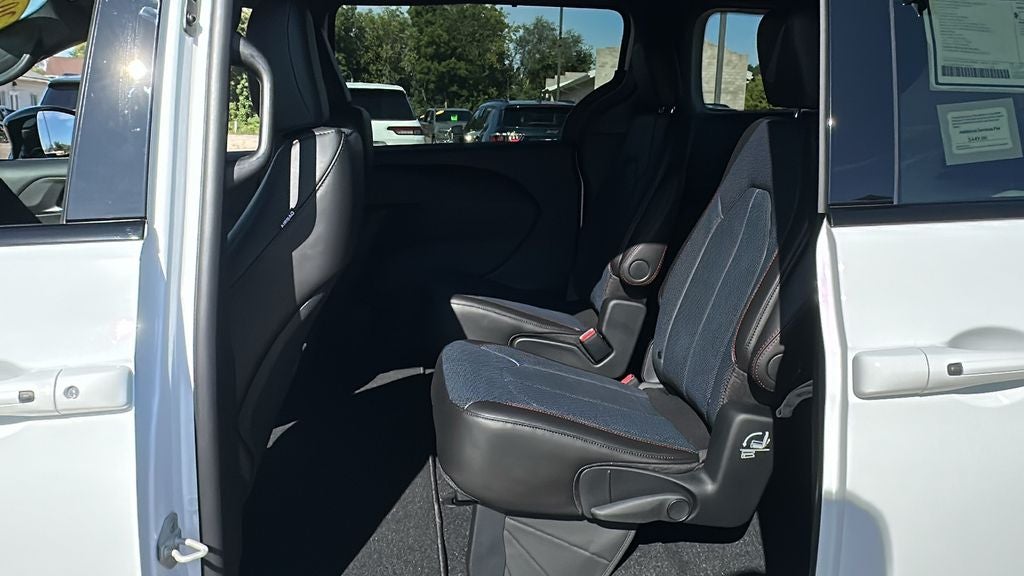 2027 Chrysler Pacifica PACIFICA SELECT AWD