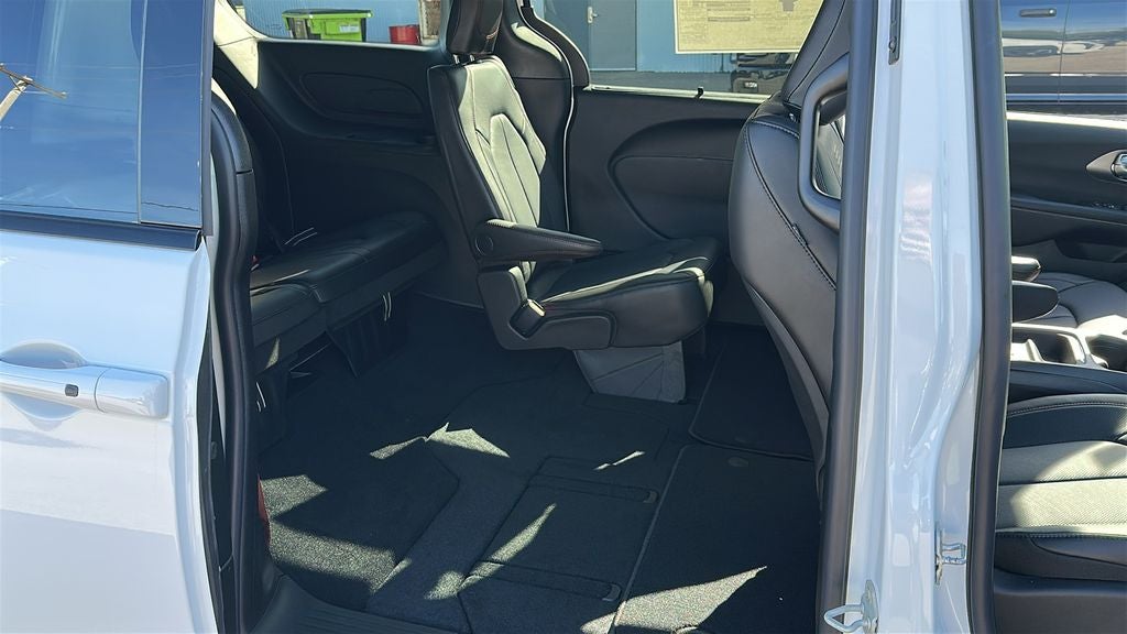 2027 Chrysler Pacifica PACIFICA SELECT AWD