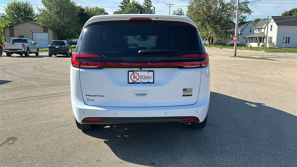 2027 Chrysler Pacifica PACIFICA SELECT AWD