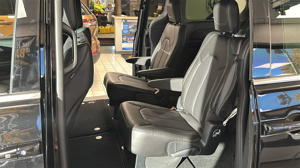 2027 Chrysler Pacifica PACIFICA SELECT AWD
