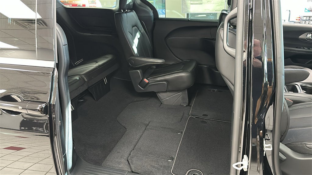 2027 Chrysler Pacifica PACIFICA SELECT AWD