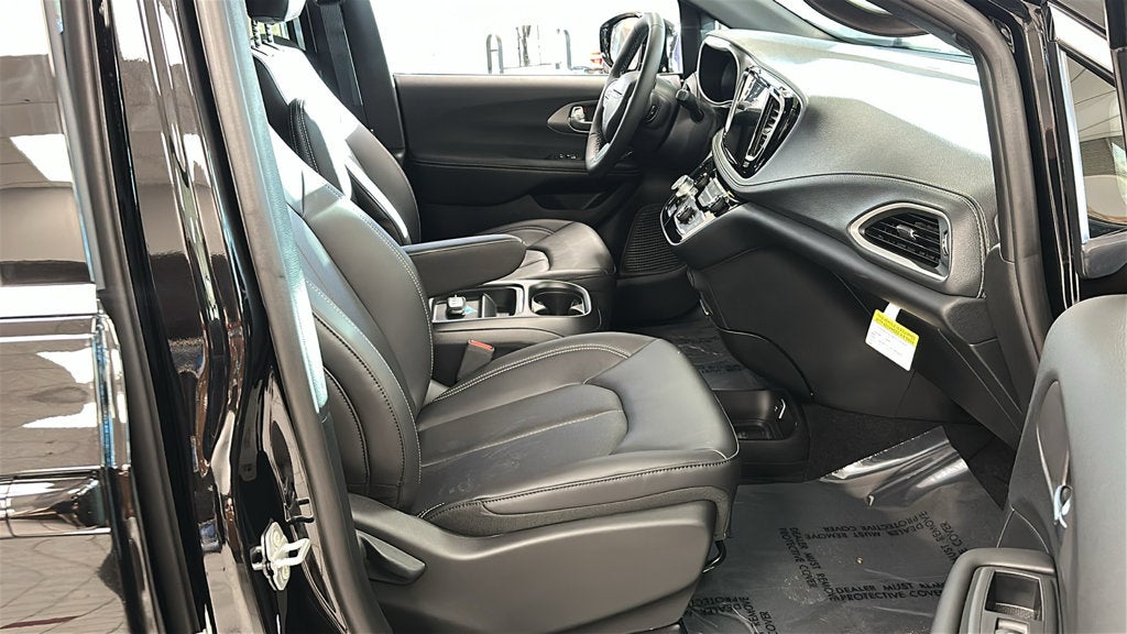2027 Chrysler Pacifica PACIFICA SELECT AWD