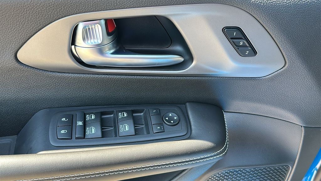 2027 Chrysler Pacifica PACIFICA SELECT AWD