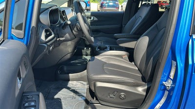 2027 Chrysler Pacifica PACIFICA SELECT AWD