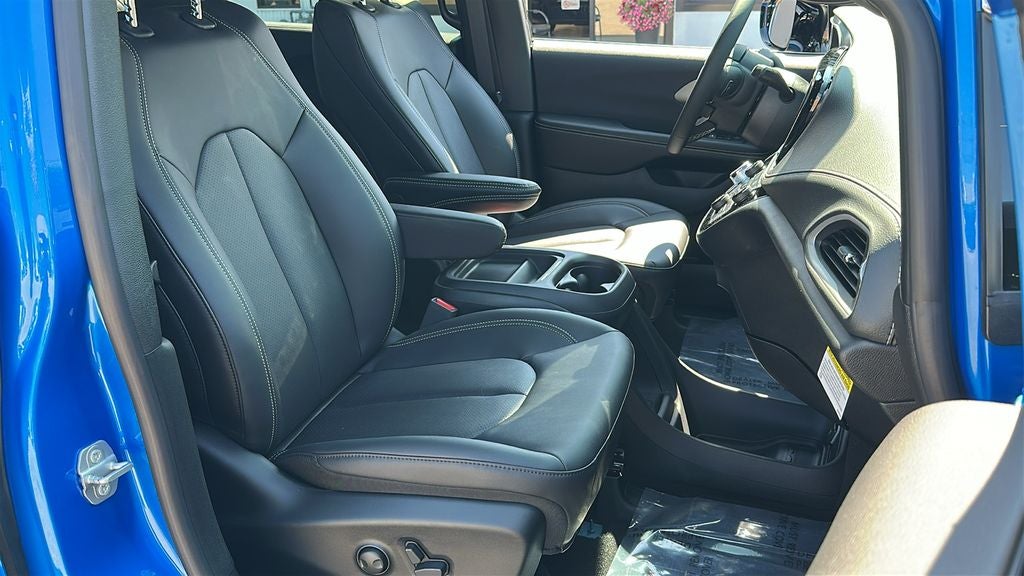 2027 Chrysler Pacifica PACIFICA SELECT AWD