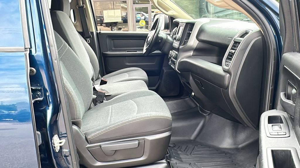2020 RAM 2500 Tradesman Crew Cab 4x4 6'4' Box