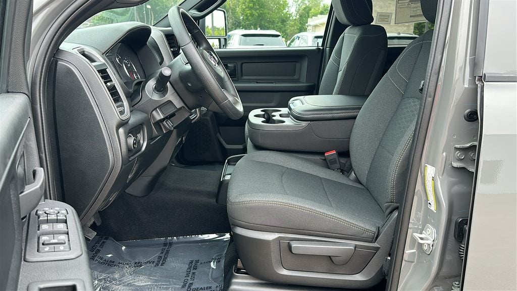 2026 RAM Ram 2500 RAM 2500 BLACK EXPRESS CREW CAB 4X4 6'4' BOX