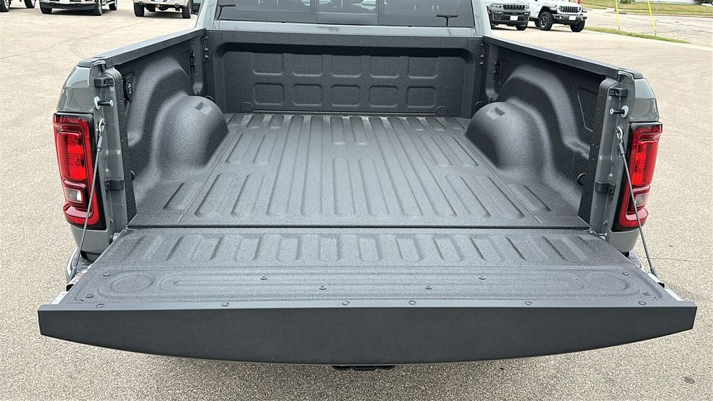 2026 RAM Ram 2500 RAM 2500 BLACK EXPRESS CREW CAB 4X4 6'4' BOX